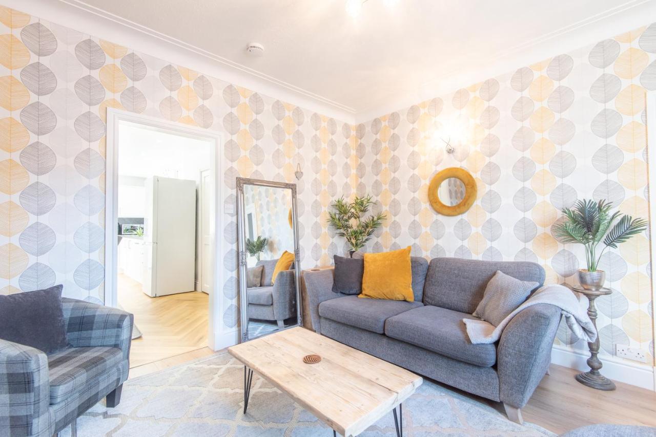 Bright, Fresh, Renovated 3 Bedroom Apartment In The Heart Of Montrose Angus Exterior foto