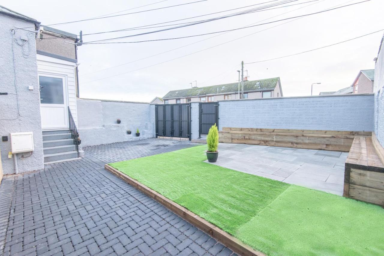 Bright, Fresh, Renovated 3 Bedroom Apartment In The Heart Of Montrose Angus Exterior foto