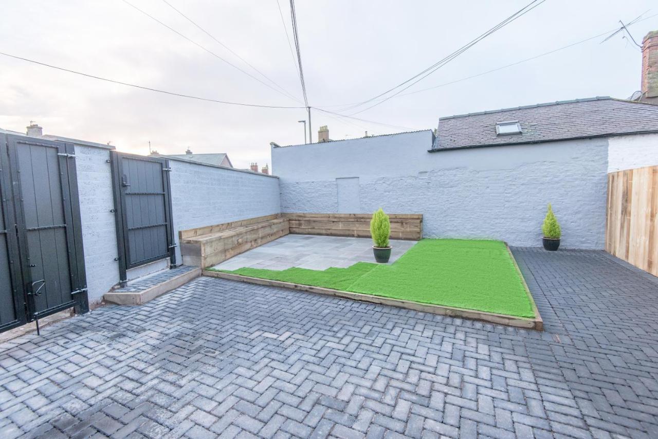 Bright, Fresh, Renovated 3 Bedroom Apartment In The Heart Of Montrose Angus Exterior foto