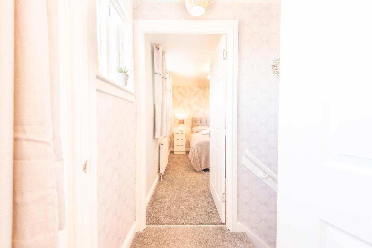 Bright, Fresh, Renovated 3 Bedroom Apartment In The Heart Of Montrose Angus Exterior foto